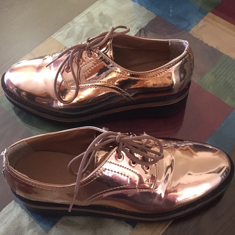 Shoes - Picture 3 of 9
